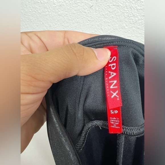 SPANX Faux Leather Leggings Size Small - Picture 7 of 8